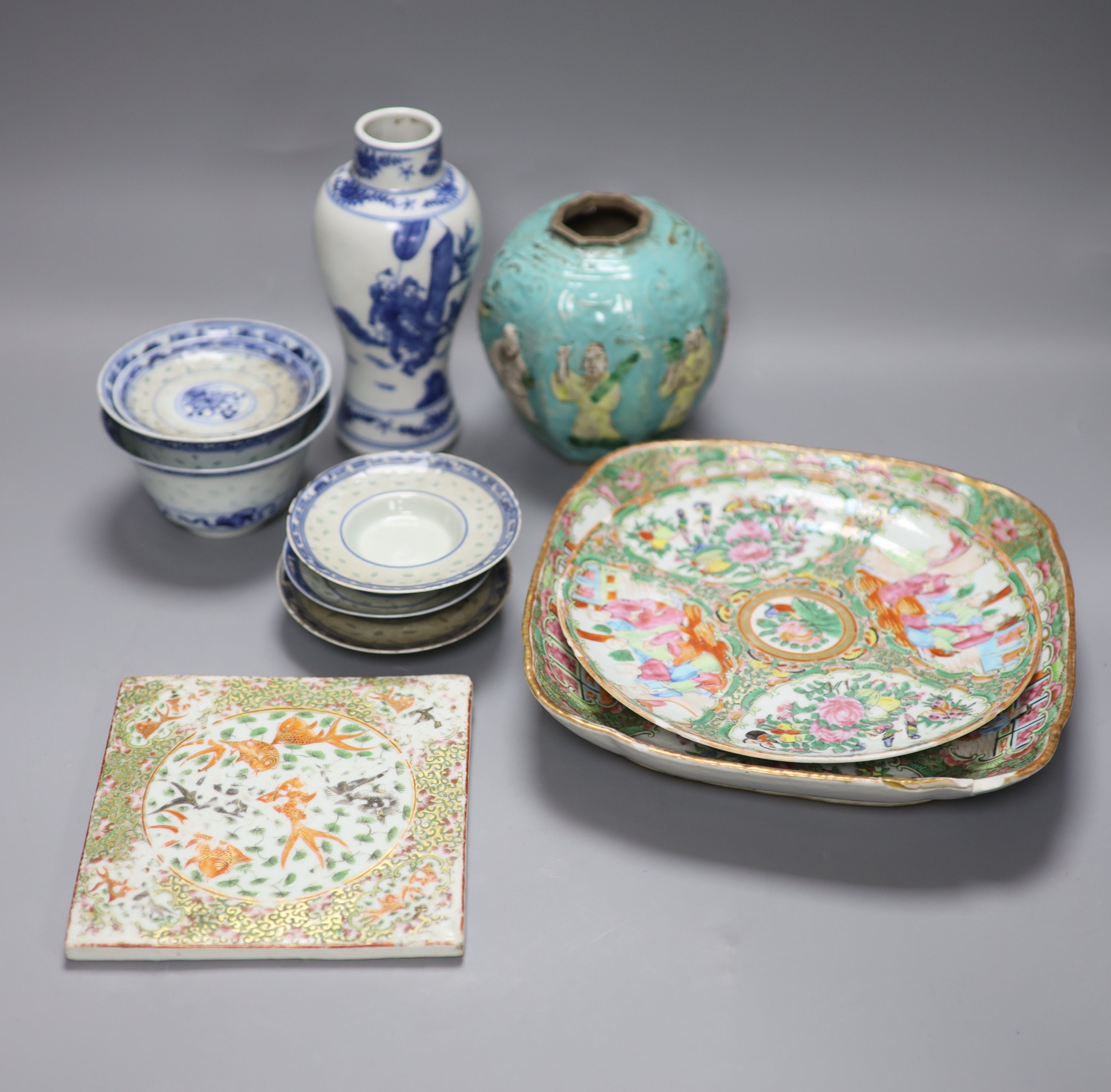 A quantity of Chinese ceramics Qing, tallest 17cm